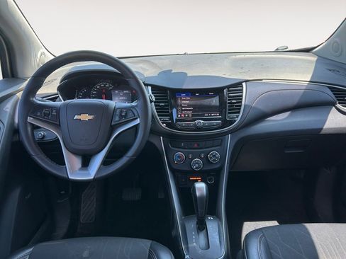 Used 2020 Chevrolet Trax LT w/ Sun & Sound Package AWD/4WD image 10