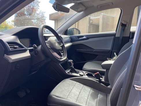 Certified 2023 Volkswagen Taos SE w/ Panoramic Sunroof Package image 11