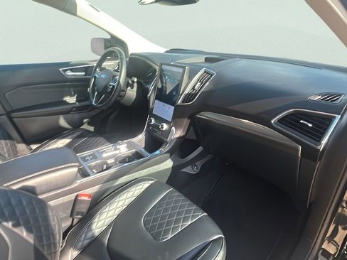 Used 2024 Ford Edge Titanium image 29