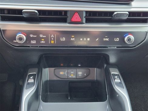 New 2026 Kia Sorento S w/ S Panoramic Sunroof Package FWD image 16