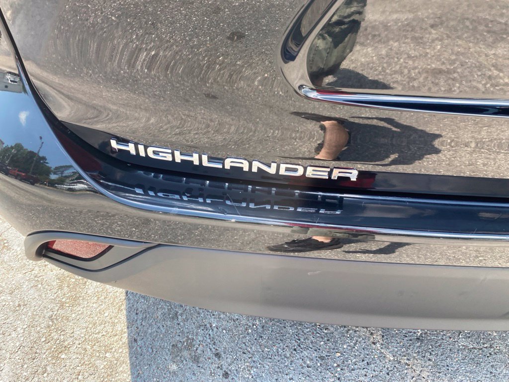 Used 2023 Toyota Highlander L FWD image 14