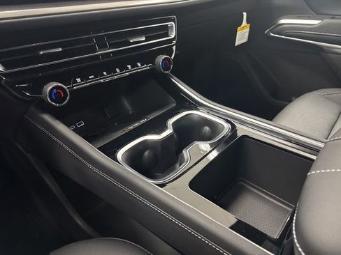 New 2026 Chevrolet Traverse LT w/ Sun and Wheel Package FWD image 20