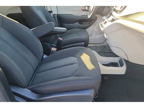 Used 2023 Chrysler Voyager LX image 20