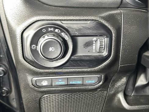 Used 2023 Jeep Wrangler Unlimited Sahara AWD/4WD image 16