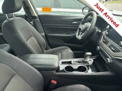 Used 2024 Nissan Altima 2.5 SV FWD image 13