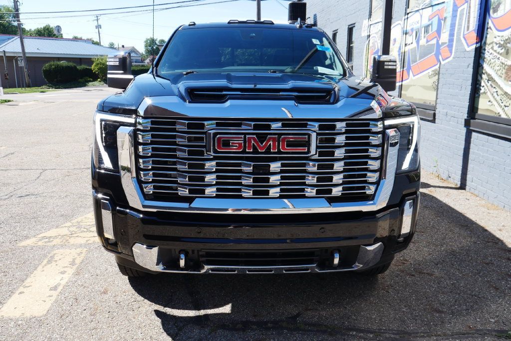 Used 2024 GMC Sierra 3500 Denali w/ Denali Reserve Package AWD/4WD image 36