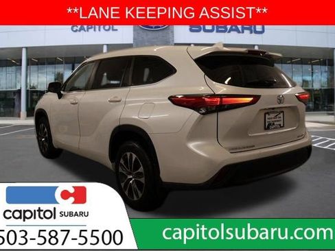 Used 2023 Toyota Highlander XLE image 6