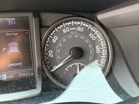 Used 2023 Toyota Tacoma TRD Off-Road AWD/4WD image 11