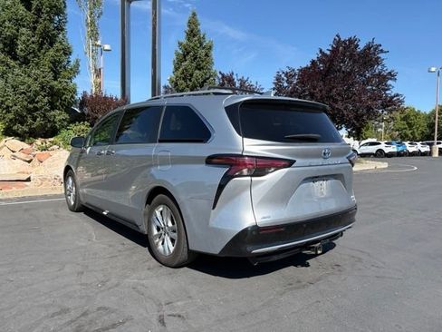 Used 2022 Toyota Sienna Limited AWD/4WD image 4
