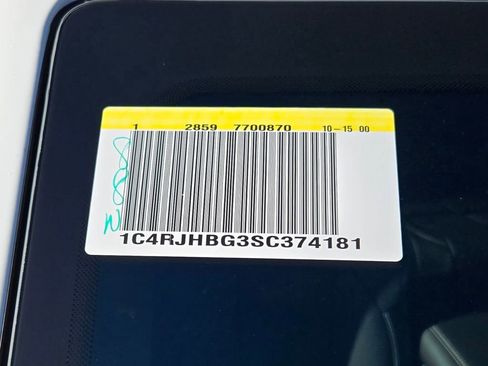 New 2025 Jeep Grand Cherokee Limited image 33