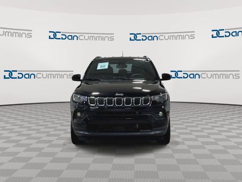 Used 2023 Jeep Compass Latitude AWD/4WD image 3