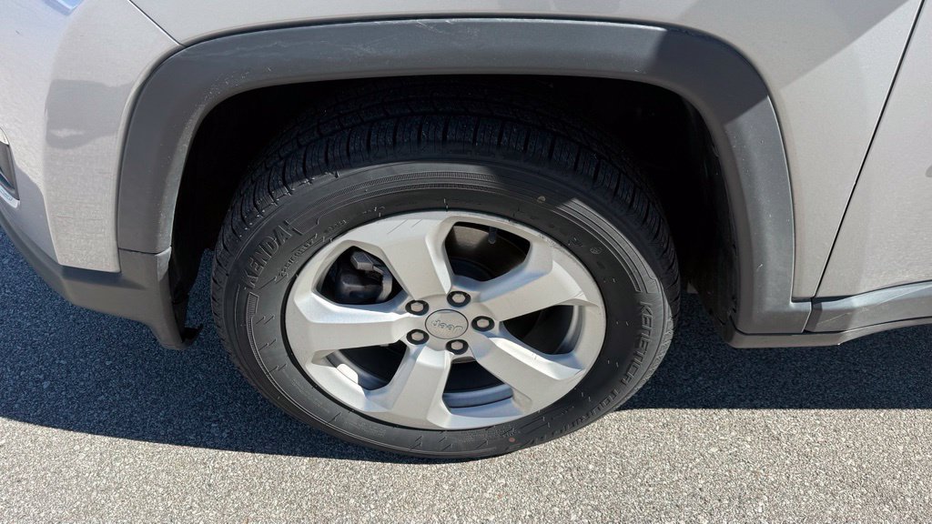 Used 2018 Jeep Compass Latitude FWD image 10
