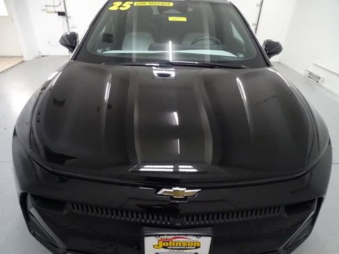 Used 2025 Chevrolet Equinox EV LT FWD image 23