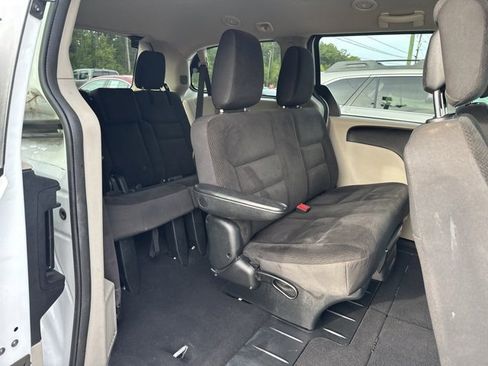 Used 2019 Dodge Grand Caravan SE image 9