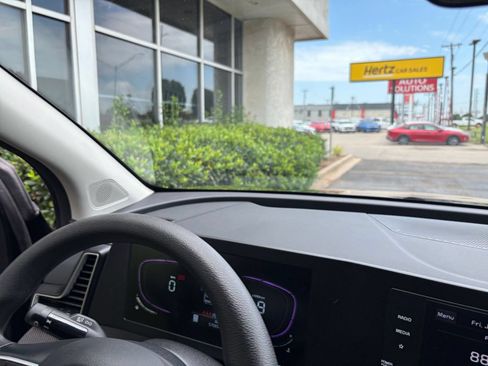 Used 2025 Kia Sportage LX AWD/4WD image 33