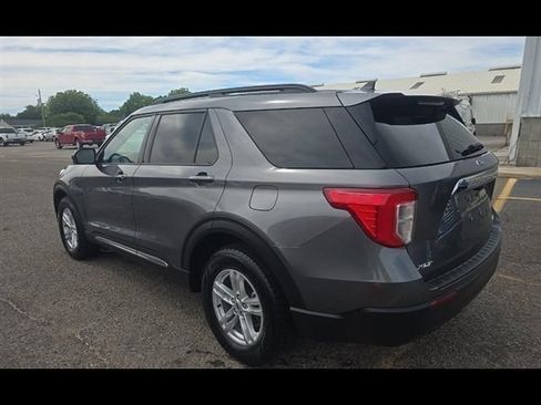 Used 2023 Ford Explorer XLT AWD/4WD image 4