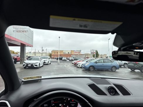 Used 2021 Porsche Cayenne image 3