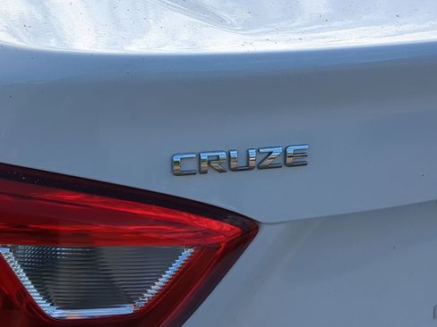 Used 2019 Chevrolet Cruze LT image 16