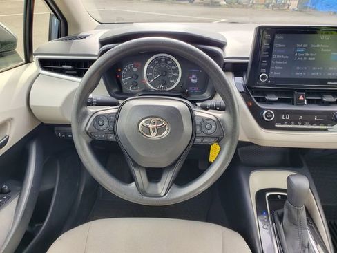 Used 2022 Toyota Corolla LE FWD image 11