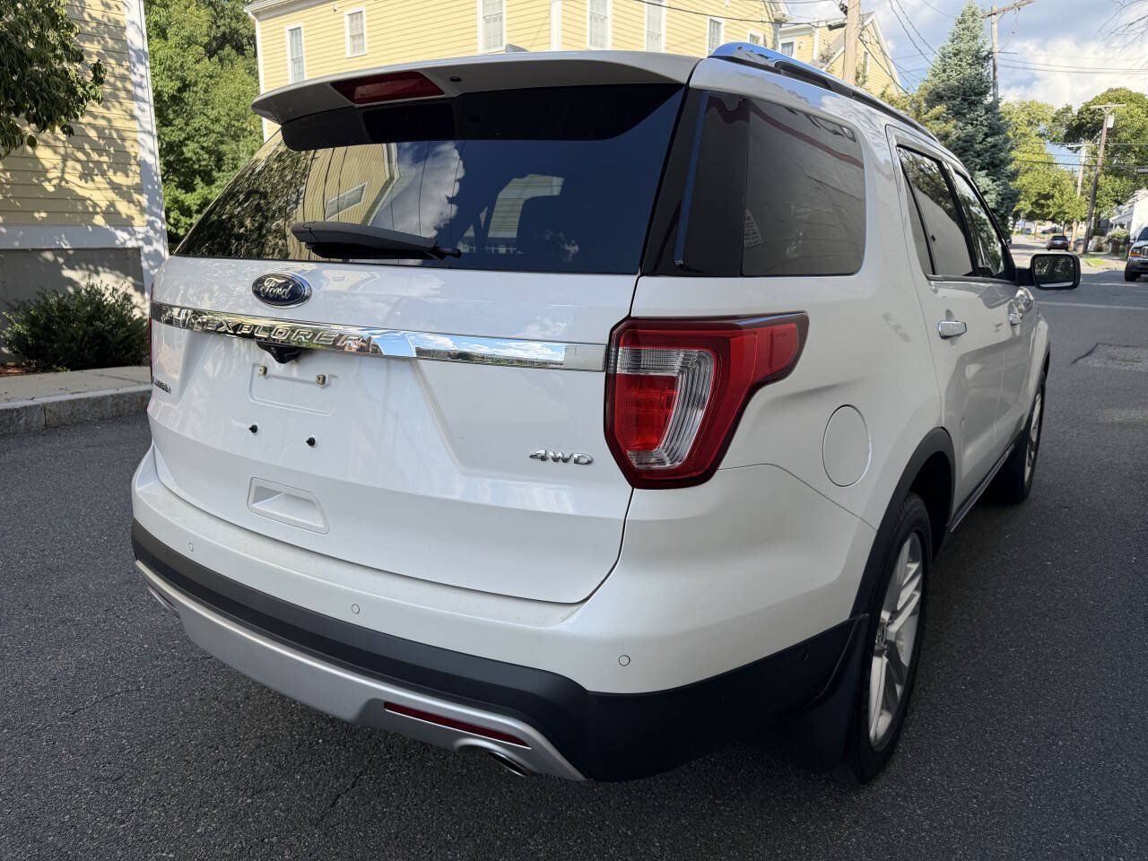 Used 2017 Ford Explorer Limited w/ Equipment Group 301A AWD/4WD image 6