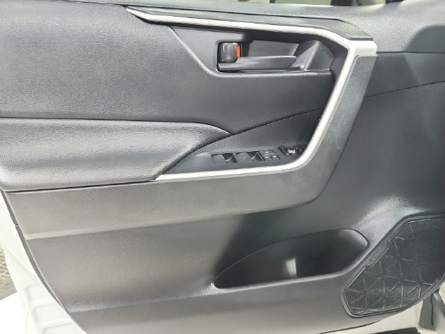 Used 2023 Toyota RAV4 LE AWD/4WD image 30