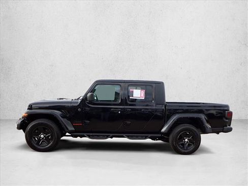 Used 2022 Jeep Gladiator Sport image 2