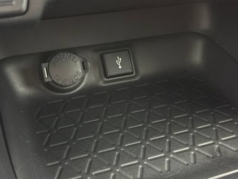 Used 2022 Toyota RAV4 XLE w/ Convenience Package FWD image 19