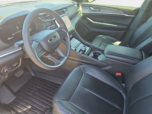 Used 2024 Jeep Grand Cherokee L Limited w/ Black Appearance Package image 19