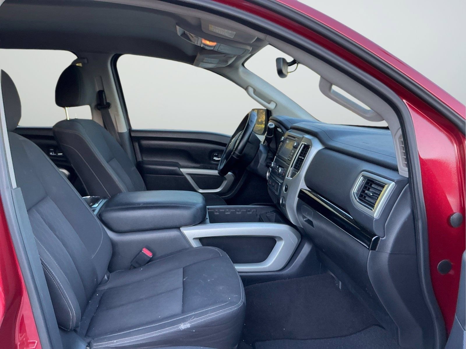 Used 2017 Nissan Titan SV RWD image 17