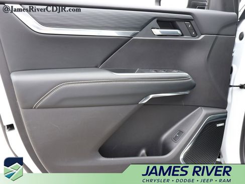 Used 2026 GMC Acadia Elevation w/ Elevation Premium Package image 22