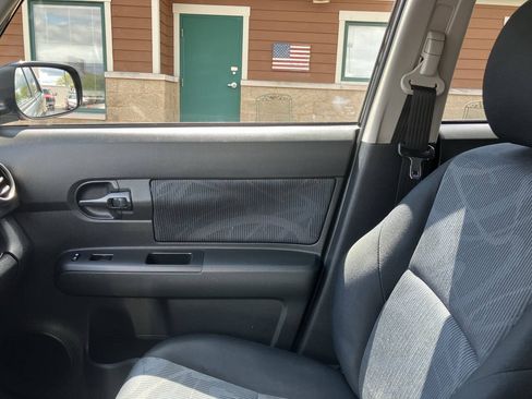 Used 2012 Scion xB FWD image 16