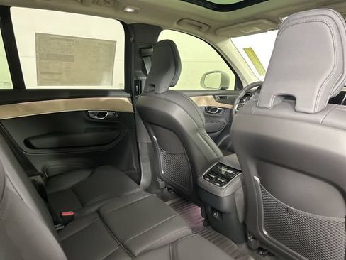 Used 2025 Volvo XC90 B6 Plus w/ Protection Package Premier AWD/4WD image 26