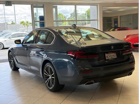 Used 2023 BMW 530e w/ Premium Package image 7