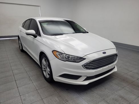 Used 2018 Ford Fusion SE w/ Fusion SE Technology Package FWD image 14