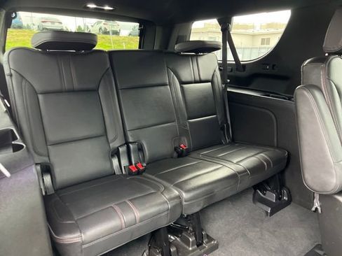 Used 2021 Chevrolet Suburban RST w/ Luxury Package image 15