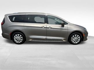 Used 2018 Chrysler Pacifica Touring-L Plus FWD video 2