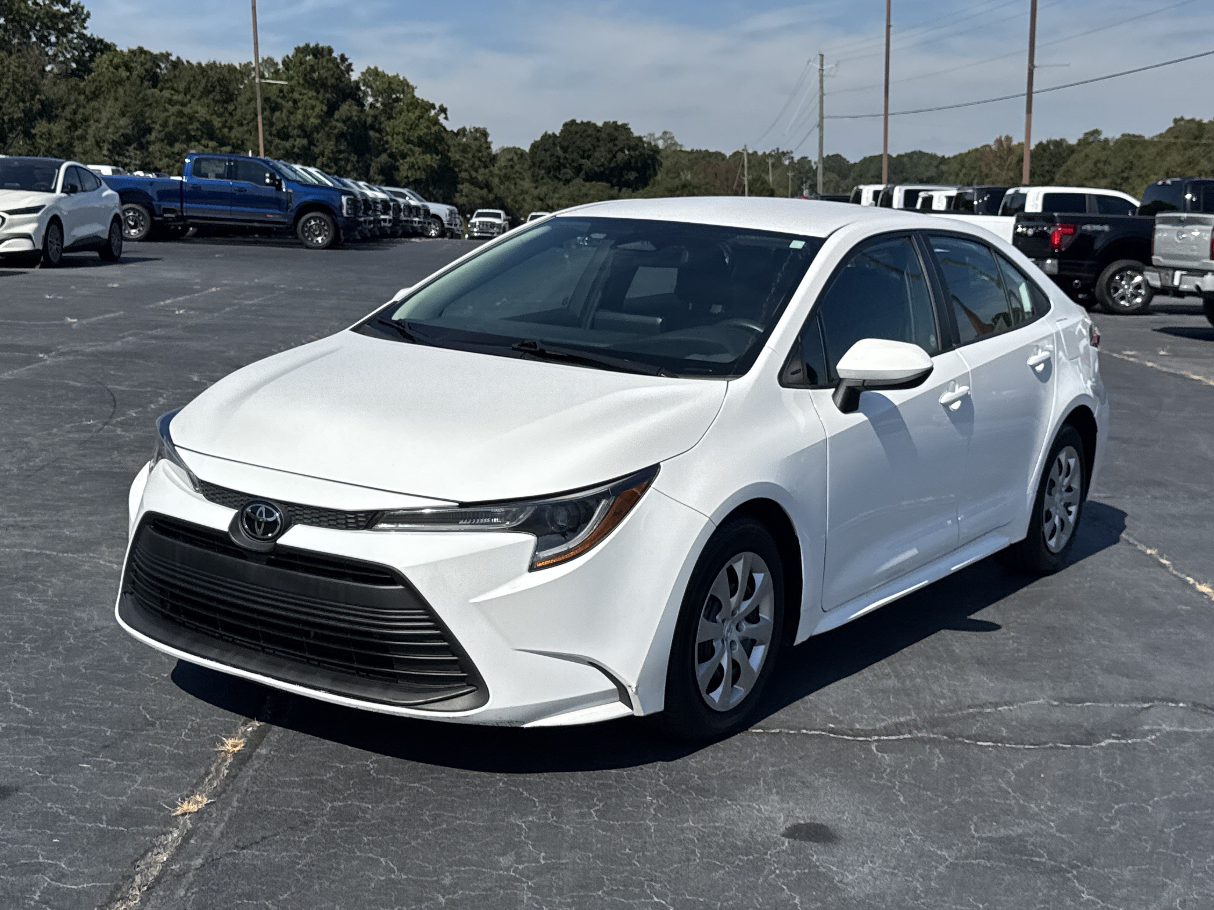 Used 2024 Toyota Corolla LE FWD image 2