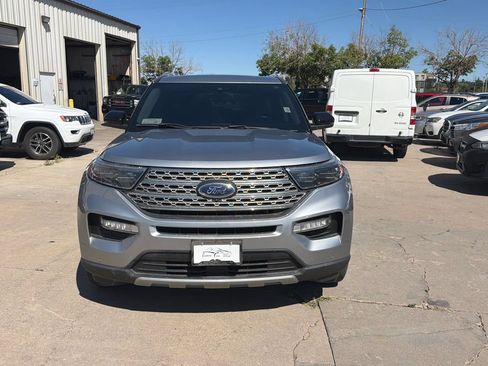 Used 2021 Ford Explorer Limited w/ Equipment Group 301A AWD/4WD image 2