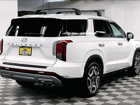 Used 2023 Hyundai Palisade Limited FWD image 12