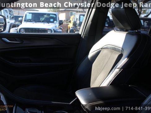 Used 2023 Jeep Grand Cherokee Altitude image 41
