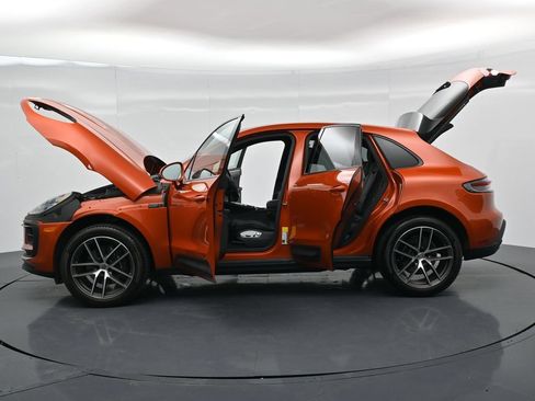 Certified 2024 Porsche Macan AWD/4WD image 24