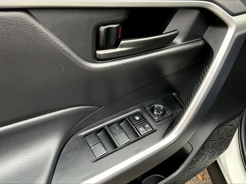 Certified 2025 Toyota RAV4 LE image 30