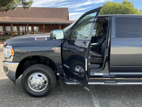 Used 2019 RAM 3500 Tradesman w/ Chrome Appearance Group image 51
