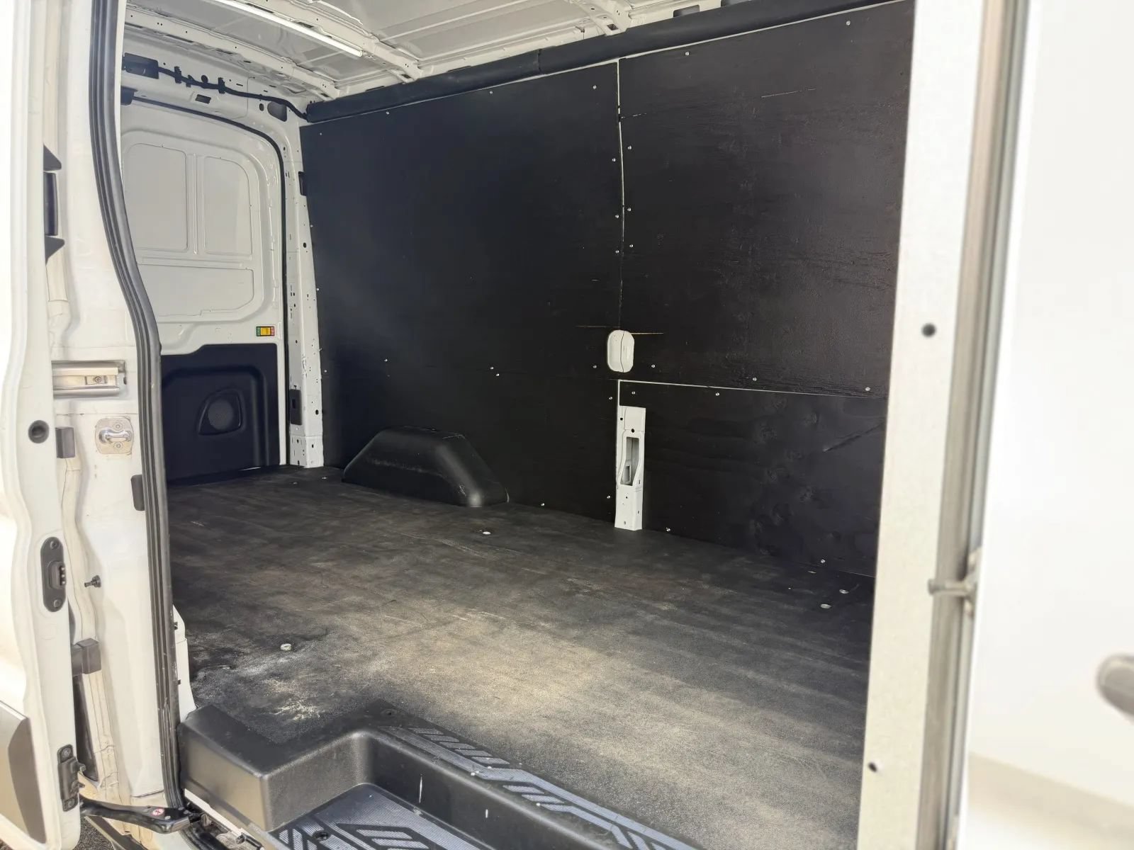 Used 2023 Ford Transit 250 Medium Roof AWD image 38