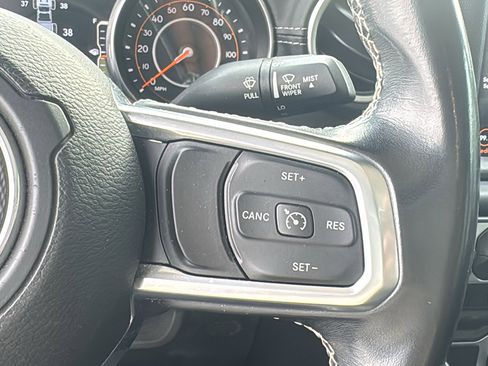 Certified 2020 Jeep Gladiator Overland image 23