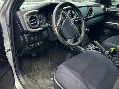 Used 2020 Toyota Tacoma TRD Off-Road w/ Technology Package AWD/4WD image 10