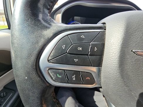 Used 2019 Chrysler Pacifica Touring-L FWD image 31