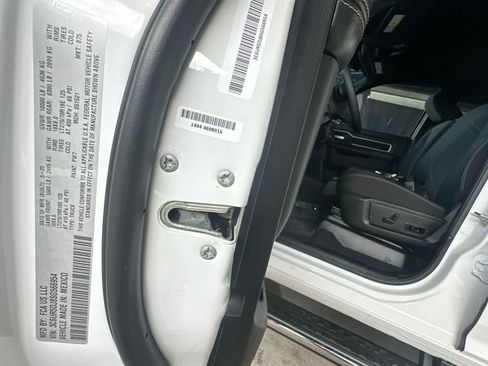 Used 2025 RAM 2500 Big Horn AWD/4WD image 29