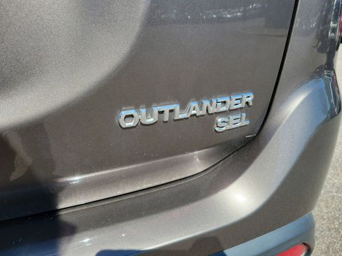 Used 2018 Mitsubishi Outlander SEL image 25