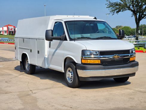 New 2025 Chevrolet Express 3500 w/ Power Convenience Package image 2